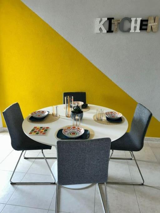 Faro Sul Mare Luxury Apartment - Zona Fiera Bari Kültér fotó