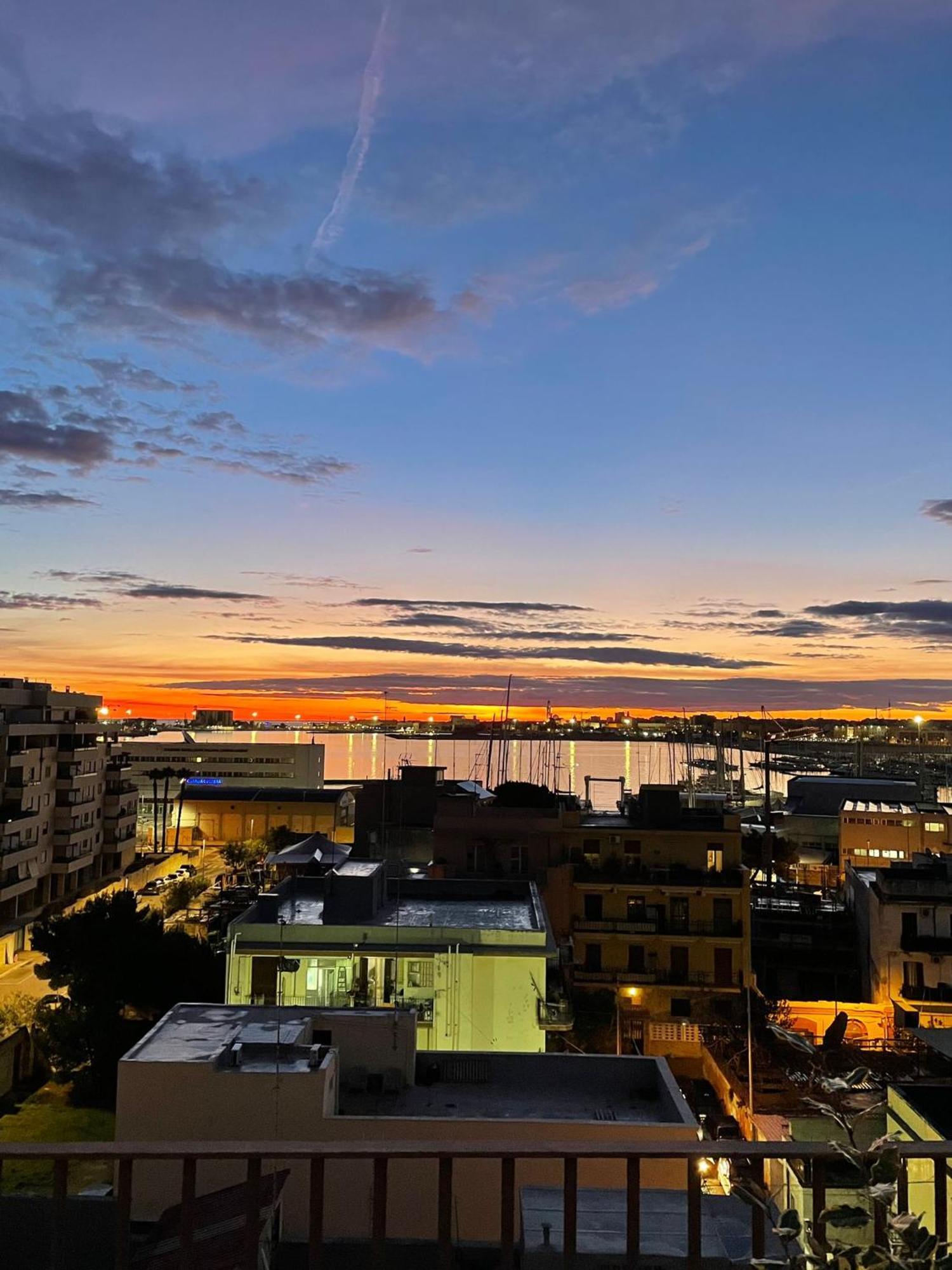Faro Sul Mare Luxury Apartment - Zona Fiera Bari Kültér fotó